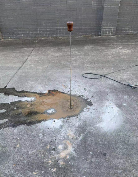 漏水检测现场图：地下管道探测